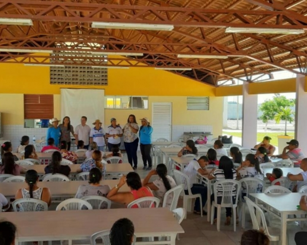 Programa Saúde na Escola orienta pais de alunos sobre a caderneta de saúde do adolescente 