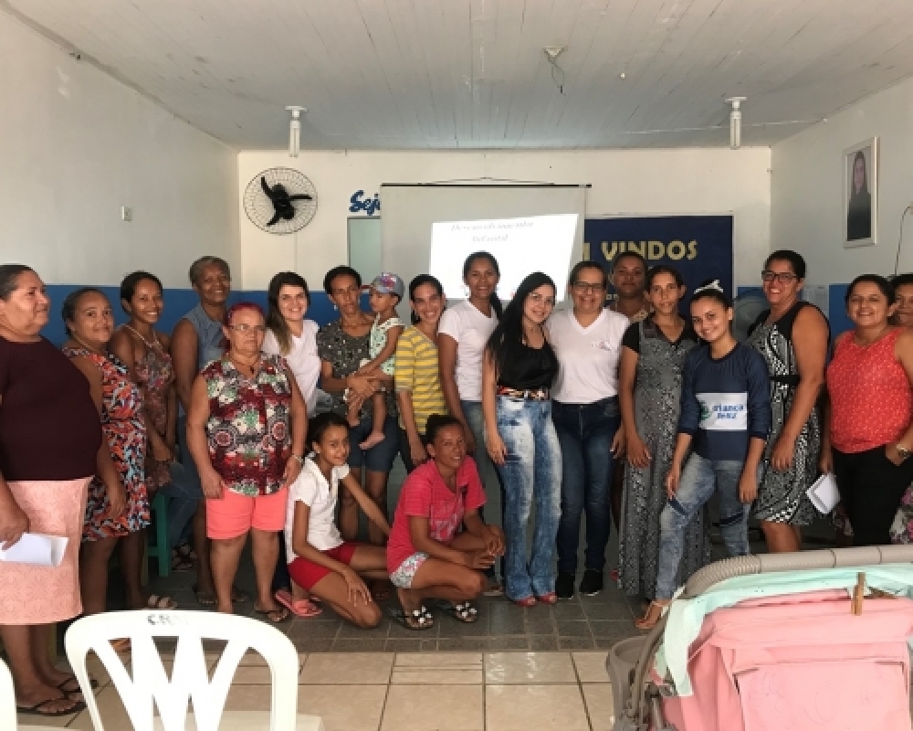 Beneficiários do Programa Criança feliz participam de palestra sobre desenvolvimento infantil