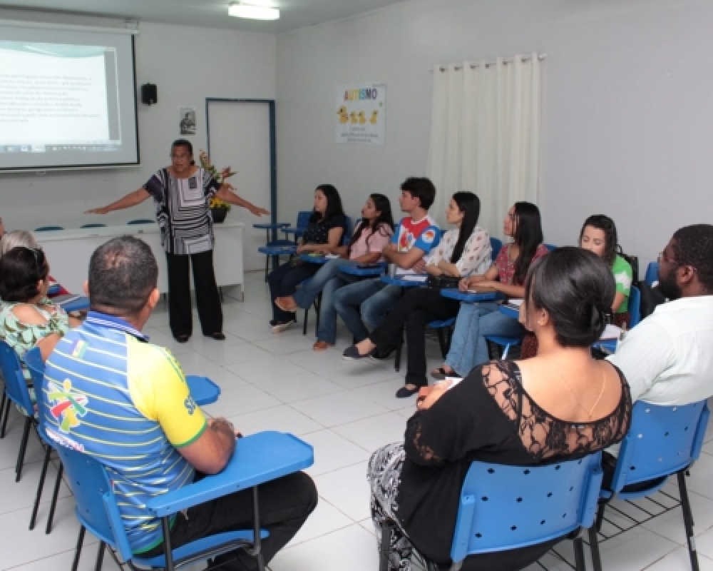 Membros do Conselho Municipal do Idoso e Conselho da Juventude participam de capacitação 