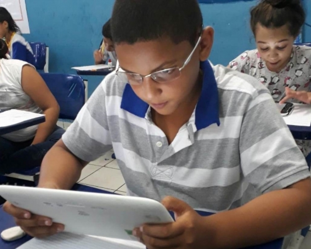 Alunos da Rede Municipal de Ensino participam do 1º simulado com utilização de tablets 