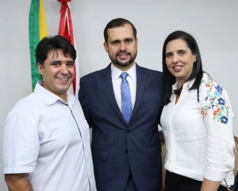 Pauline Pereira prestigia posse do irmão Fernando Pereira na Secretaria de Meio Ambiente 