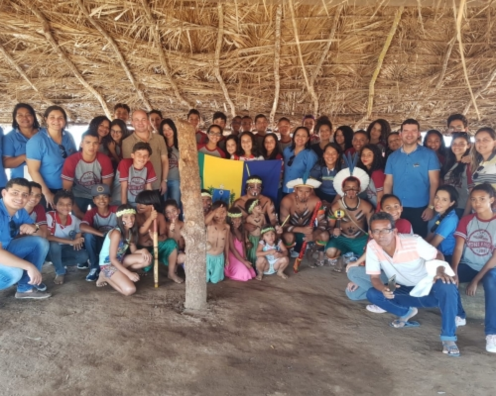 Estudantes da Escola Hildebrando participam de aula de campo no território indígena 