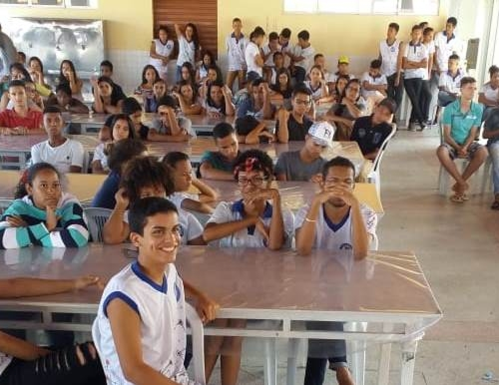 Adolescentes das Escolas da Rede Municipal e Estadual recebem cadernetas para promoção da saúde