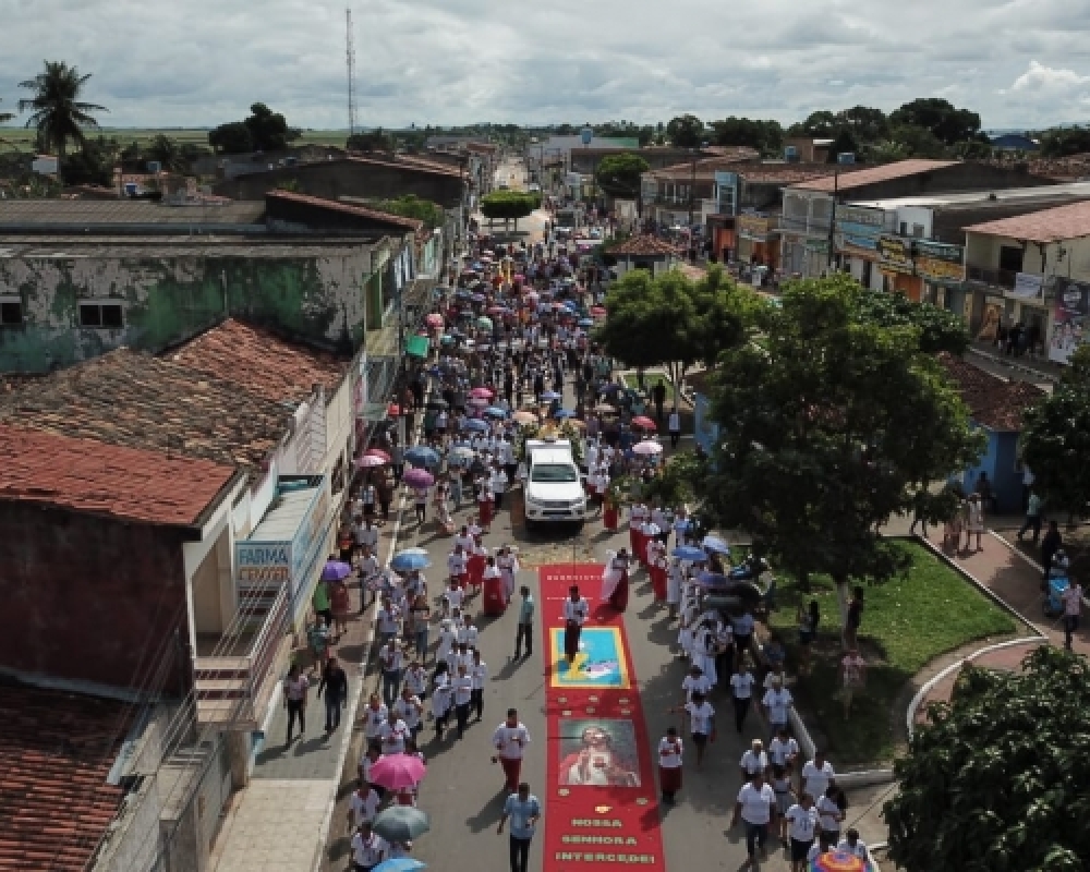 Comunidade católica celebra mais uma edição da tradicional solenidade de Corpus Christi 