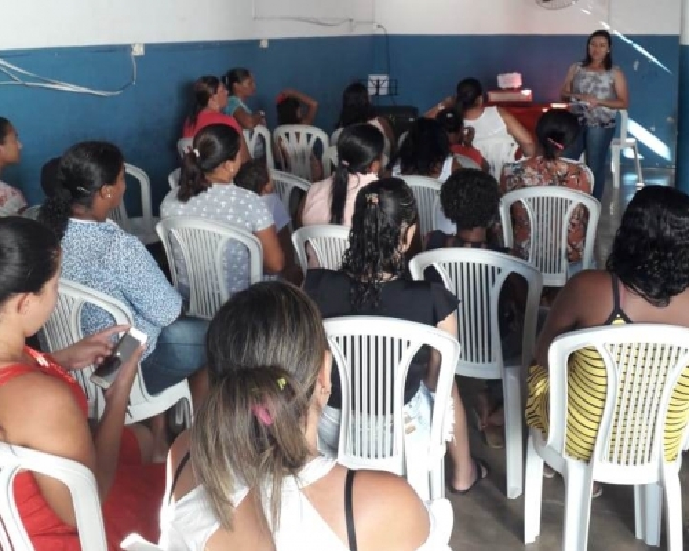 Equipe do Cadastro Único participa de reunião de pais no Serviço de Convivência
