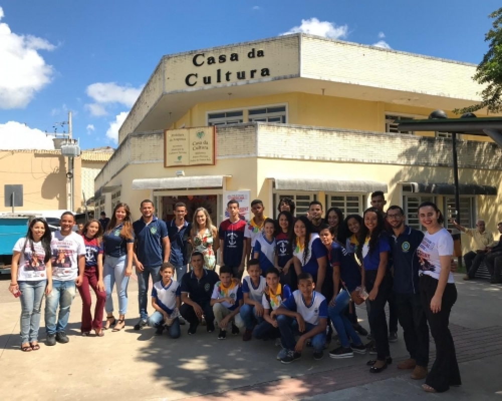 Estudantes de Campo Alegre participaram da III Feira de Cultura Americana em Arapiraca