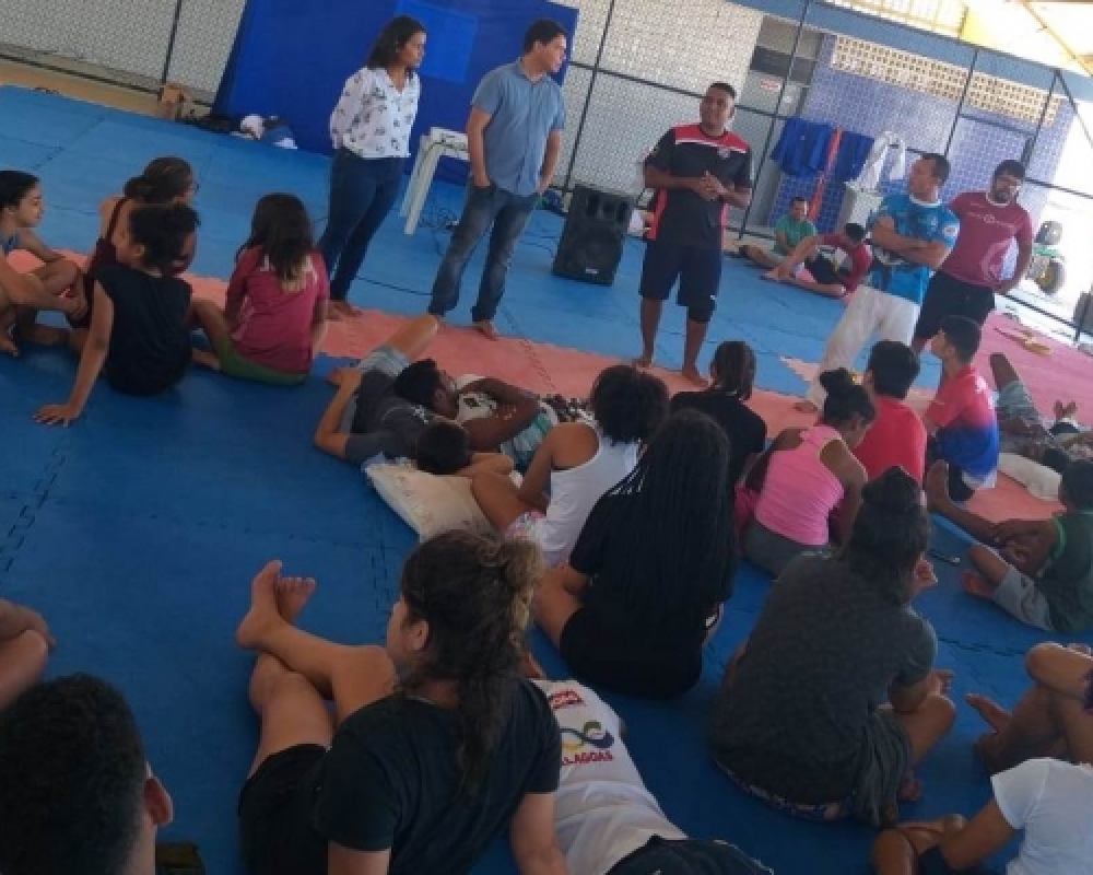 Profissionais do Projeto Fortalecendo Laços realizam palestra para judocas no V Kangueiko