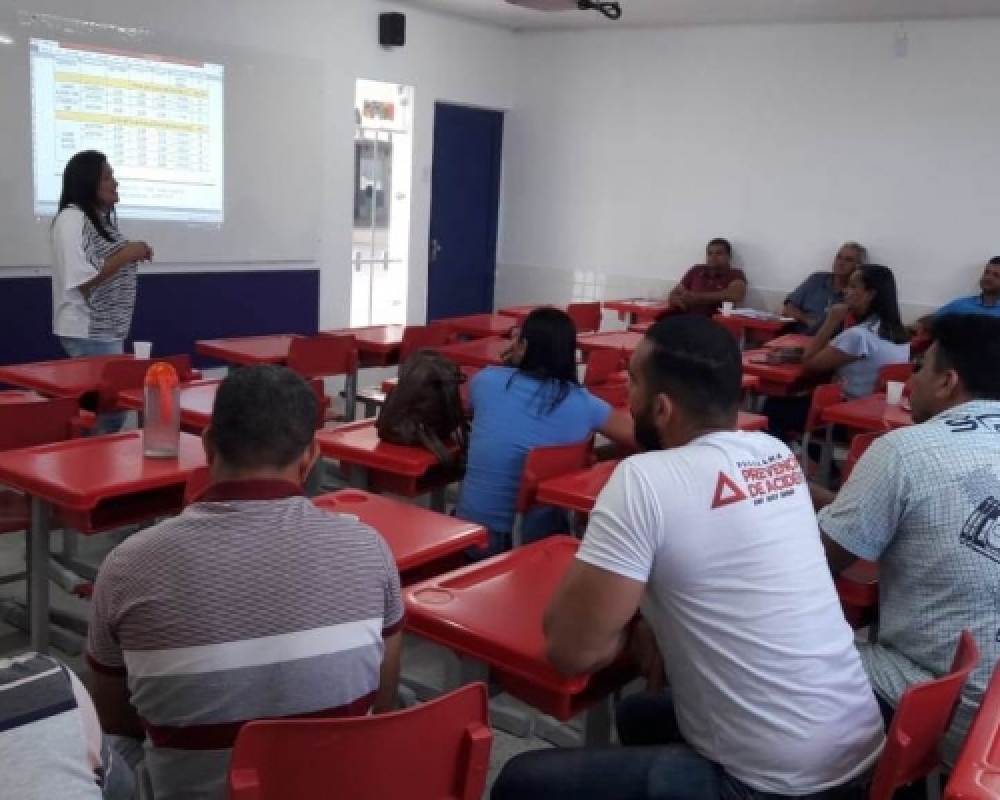 SEMED promove reunião para apreciação da Instrução Normativa do transporte universitário