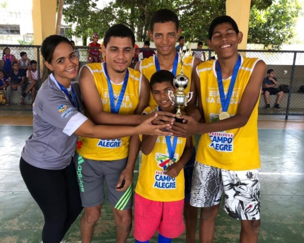 Alunos do Espaço Crer e Ser participam de Torneio Esportivo do Projeto Comviver