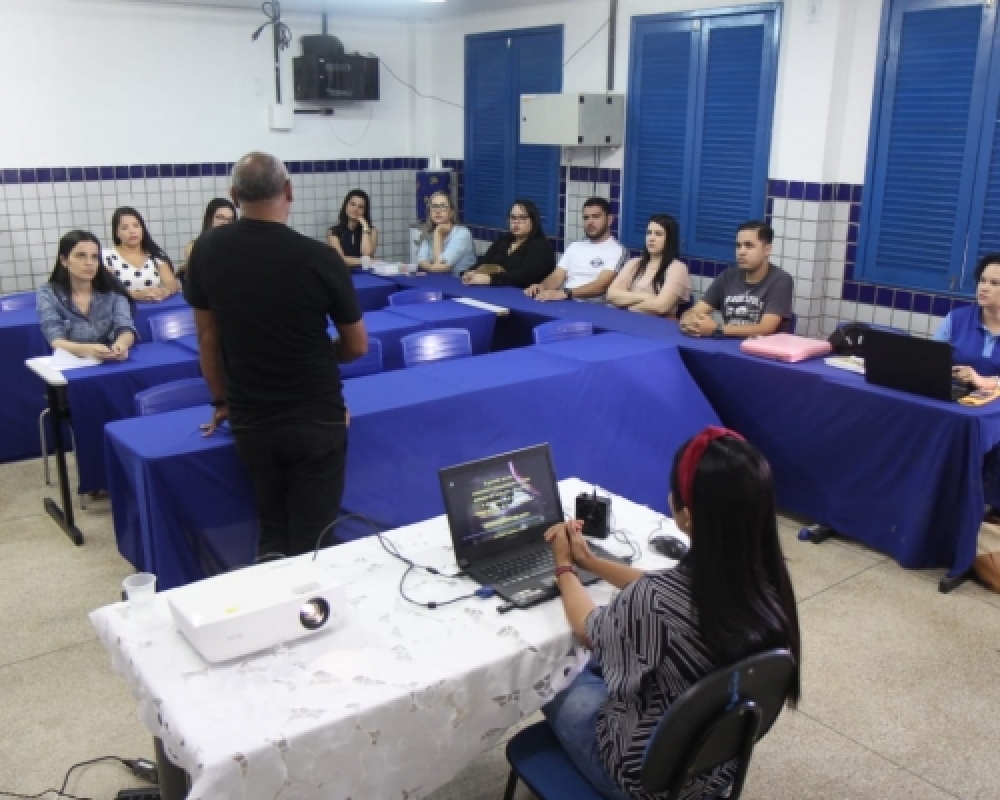 Profissionais participam de capacitação sobre a Campanha Por Uma Infância Sem Racismo