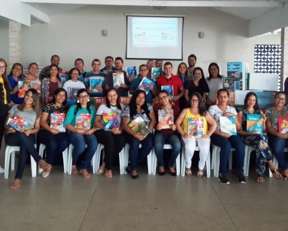 Secretaria de Educação realiza a escolha do livro didático para utilização nos próximos quatro anos