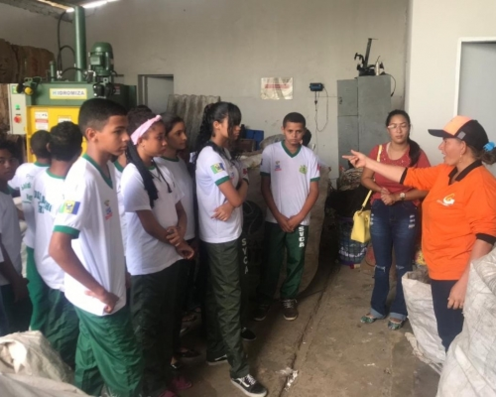 Núcleo de educação ambiental realiza aulas teóricas e práticas com os grupos de educação ambiental