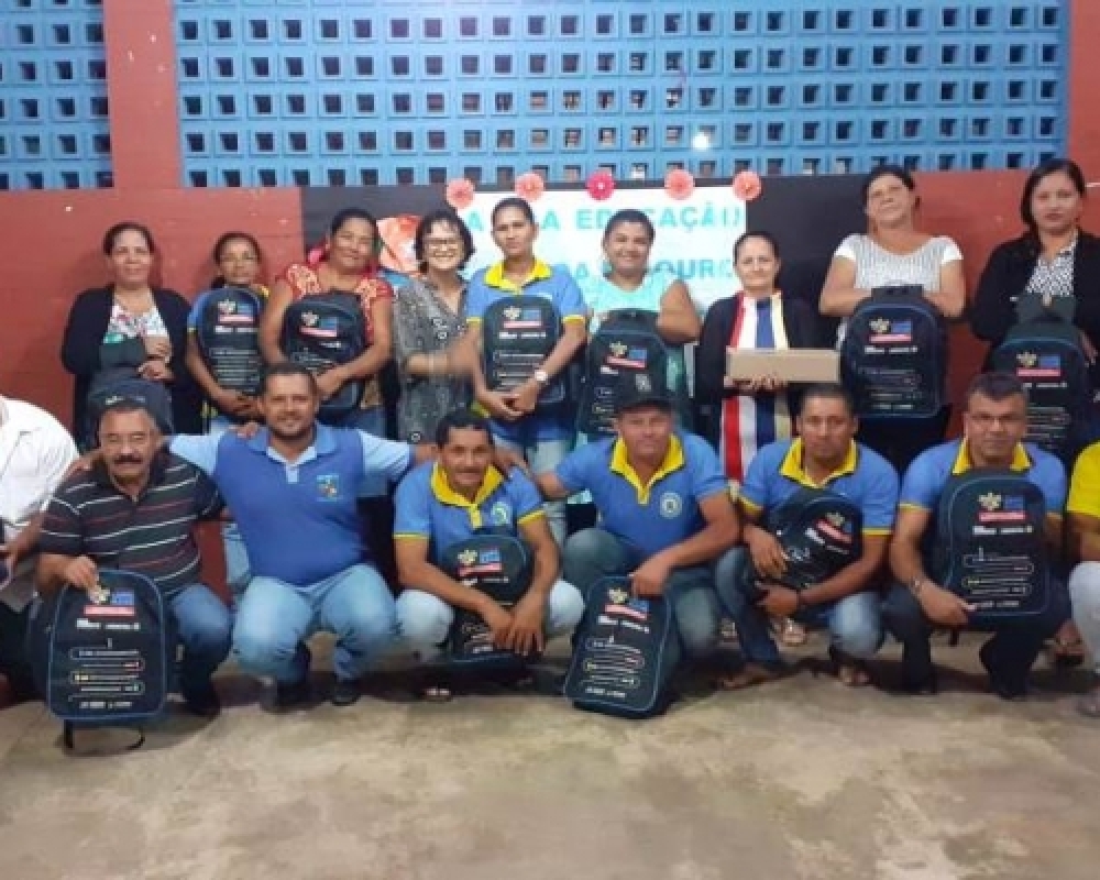 SEMED realiza entrega de Kits Escolares para os alunos da Educação de Jovens e Edultos