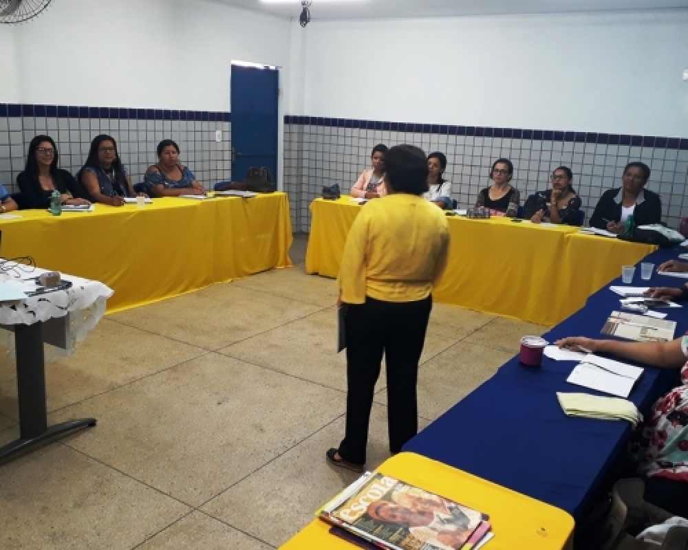 SEMED realiza formação continuada em língua portuguesa e matemática para professores da EJA