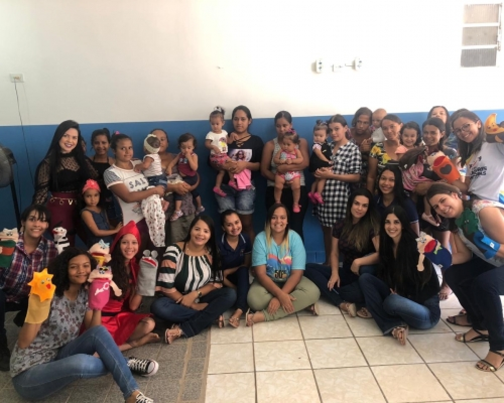 Programa Criança Feliz desenvolve atividades utilizando apresentações com Teatro e Fantoches