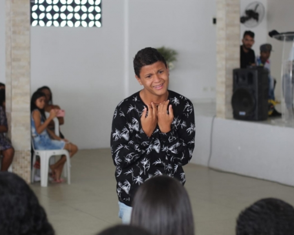 Grupo Contadores de Histórias apresenta a Peça Teatral Automutilação não é a solução pela 12ª vez 