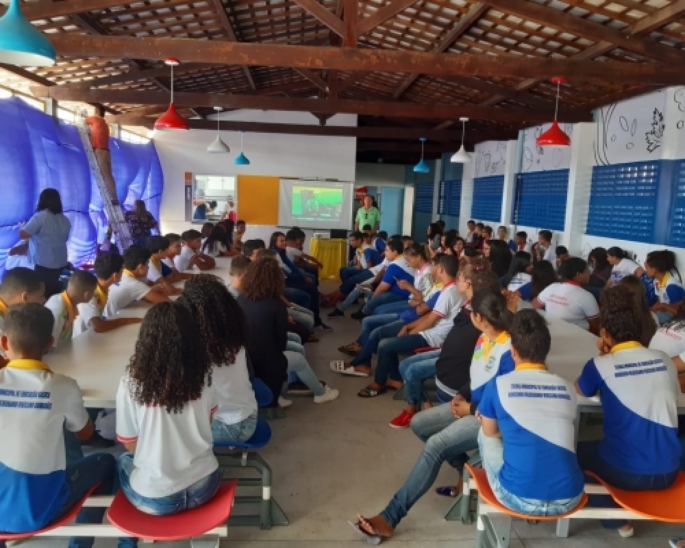 CREAS realiza palestra socioeducativa sobre Prevenção às Drogas para Alunos da Escola Hildebrando