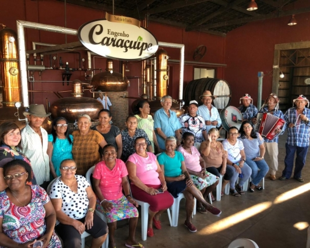 Idosos do CRAS de Luziápolis participam de Encontro realizado pelo Engenho Caraçuípe