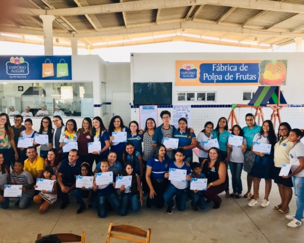 Estudantes receberam reconhecimento pelo sucesso na Olimpíada de Língua Portuguesa e Concurso da CGU