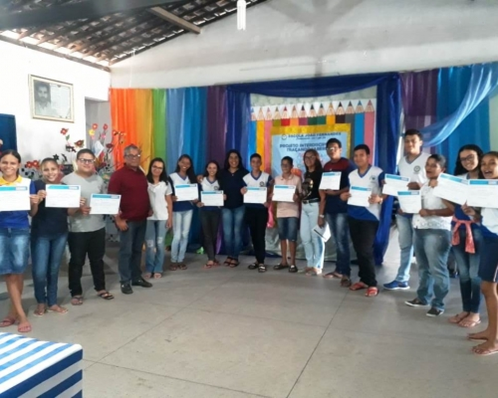 Estudantes recebem certificados pela participação nos cursos da Trilha do Conhecimento 