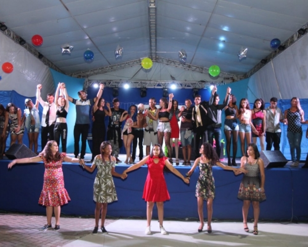 Grupo Contadores de histórias emociona com a Peça teatral “Um Minuto antes do Fim”