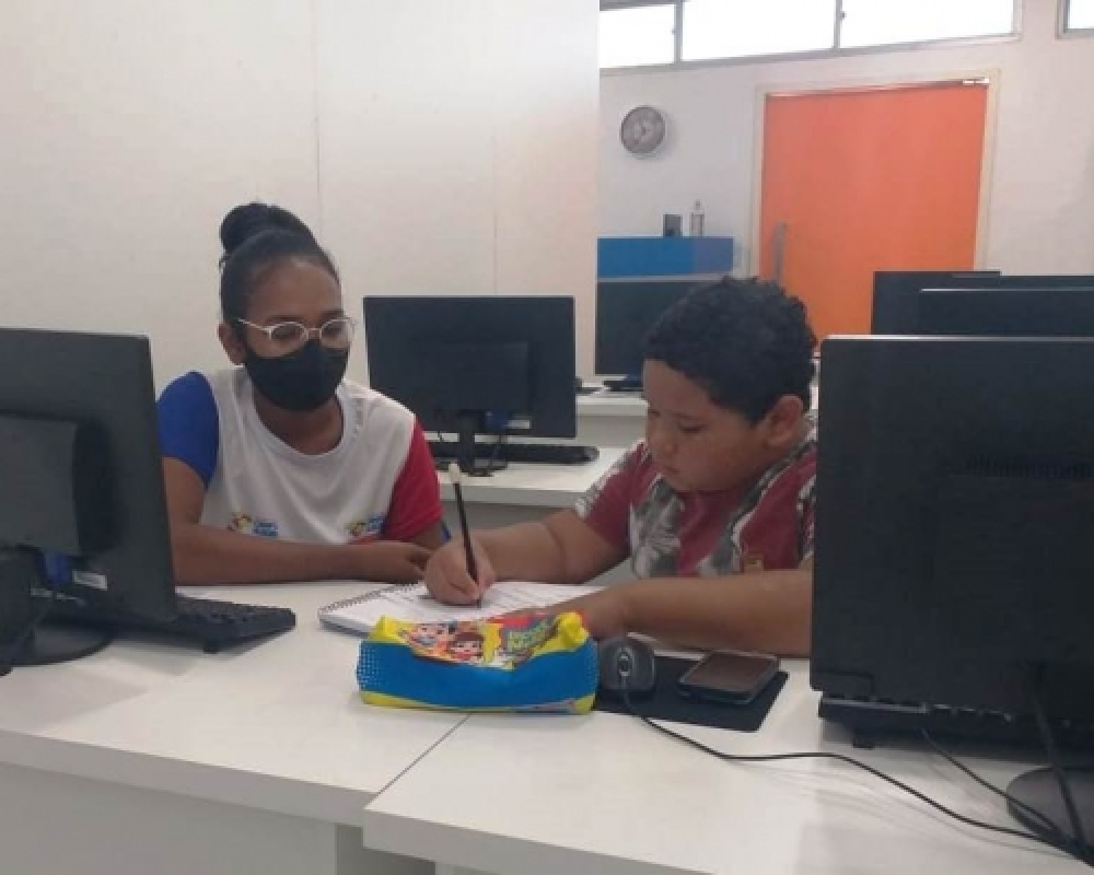 Ferramentas tecnológicas auxiliam alunos da Rede Municipal na realização das atividades remotas