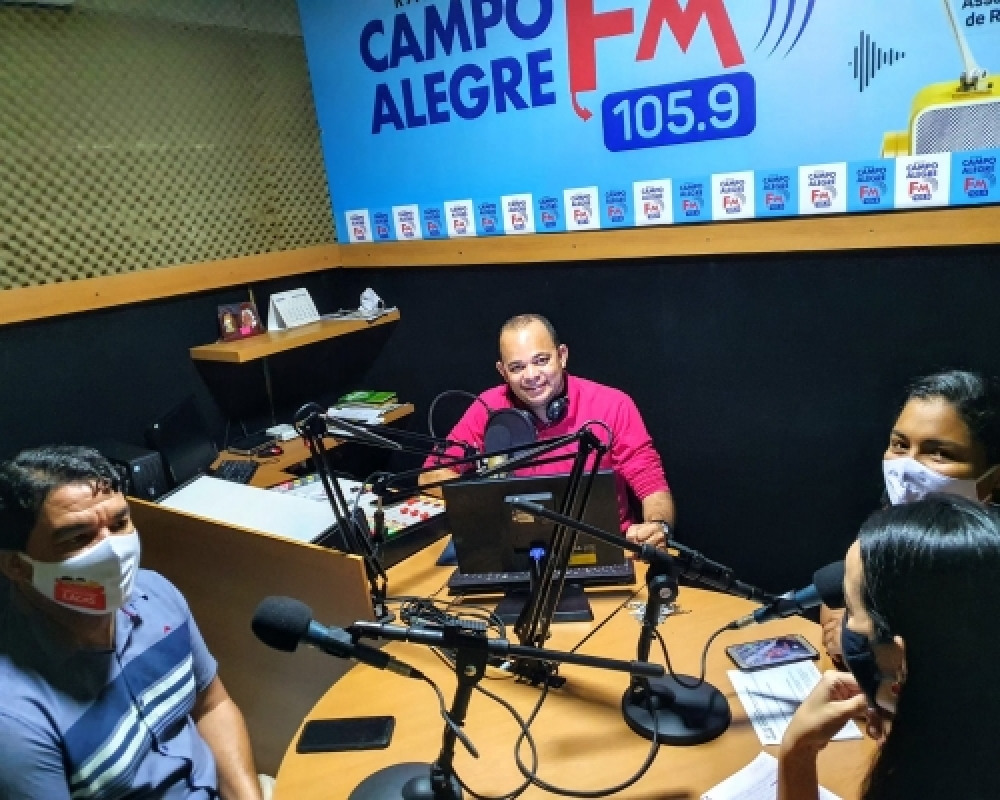 Profissionais participam de entrevista em alusão ao Dia Mundial da Juventude