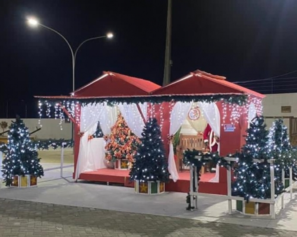 Praças Multieventos de Campo Alegre e Luziápolis ganham decoração natalina