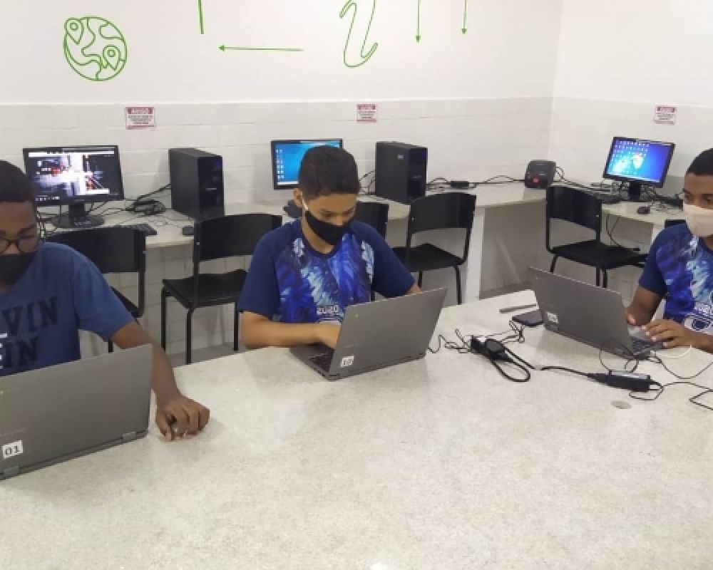 Estudantes participam de Curso na Plataforma DreamShaper em parceria com o SEBRAE