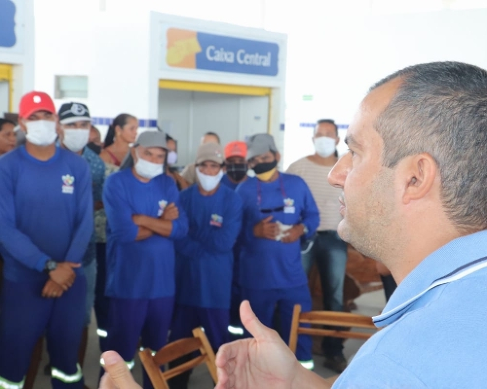 Prefeito Nicolas Pereira participou de café da manhã com profissionais da limpeza pública