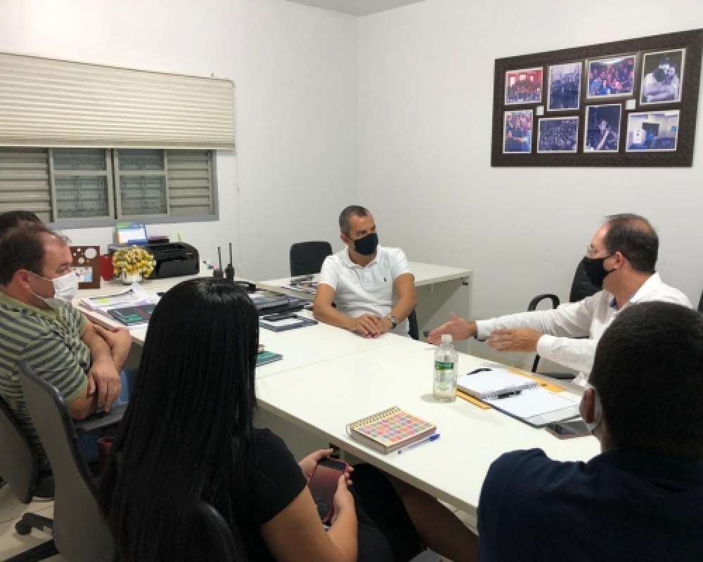 Prefeito Nicolas Pereira participa de reunião com representantes do Detran e SEST/SENAT 