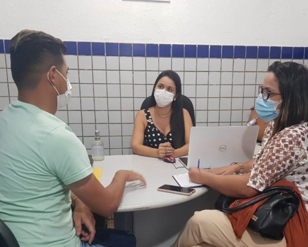 Secretarias Municipais debatem implementação de normas sanitárias no comercio local 