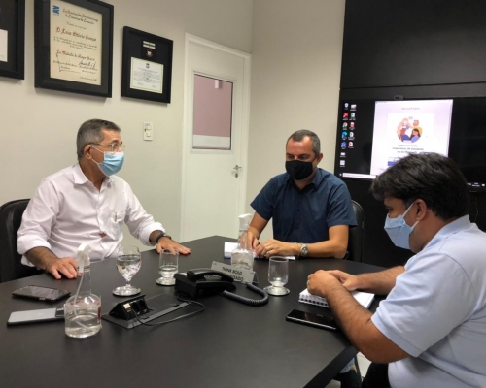 Prefeito e vice participam de reunião para debater a implantação de empresas no Polo Industrial