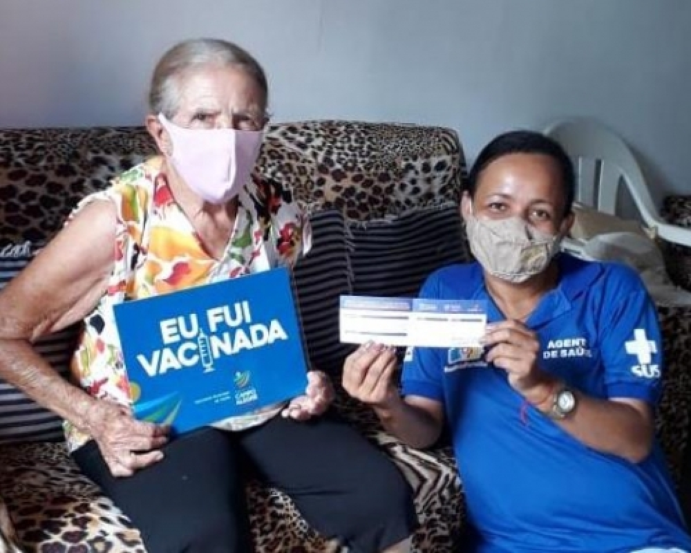 Idosos de Campo Alegre recebem a vacinação contra a Covid-19 em suas residências 