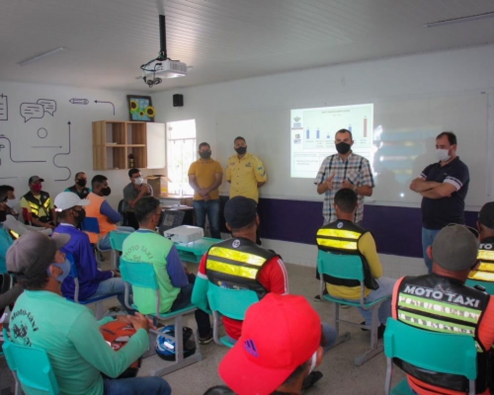 Prefeito Nicolas Pereira participa de reunião com os mototaxistas de Campo Alegre