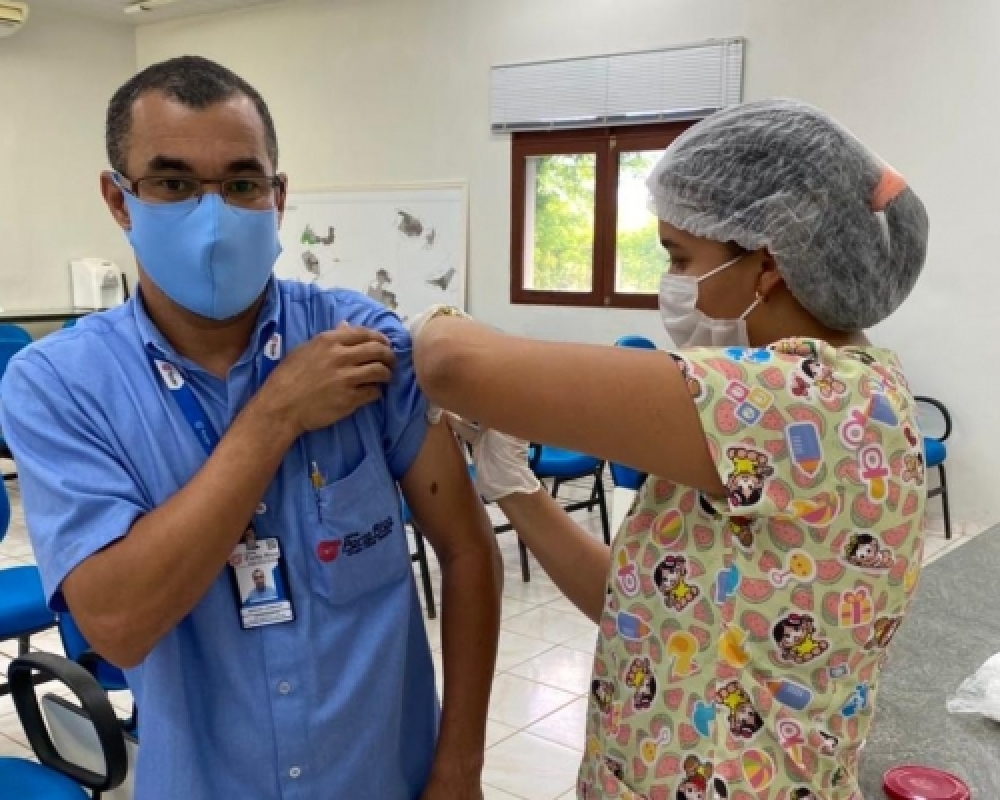 Campo Alegre inicia vacinação dos profissionais da indústria e Construção Civil contra a COVID-19 