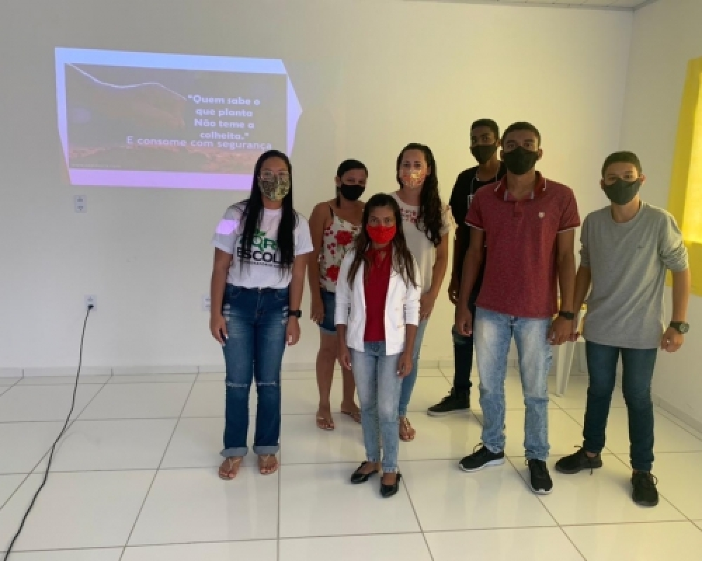 SEMED realiza encontro com as famílias contempladas com o projeto horta domiciliar