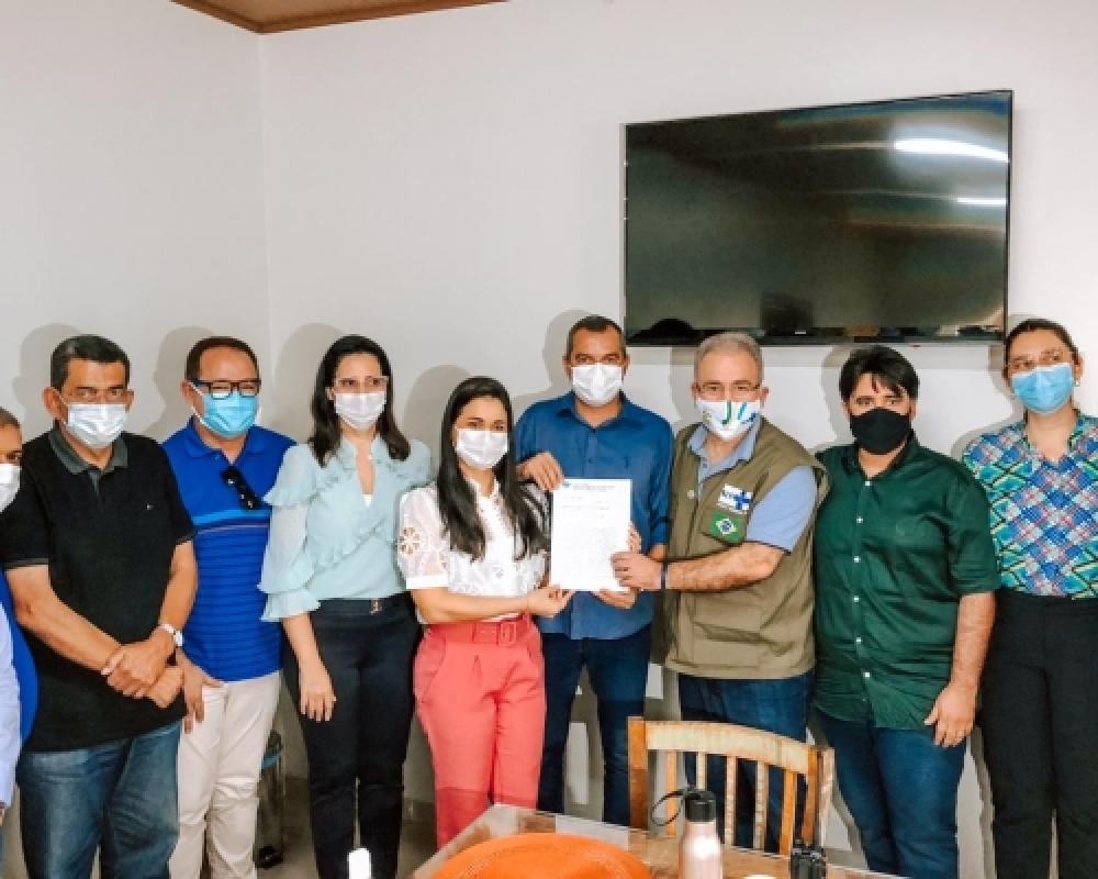 Prefeito Nicolas Pereira entrega demandas de Campo Alegre ao ministro da Saúde 