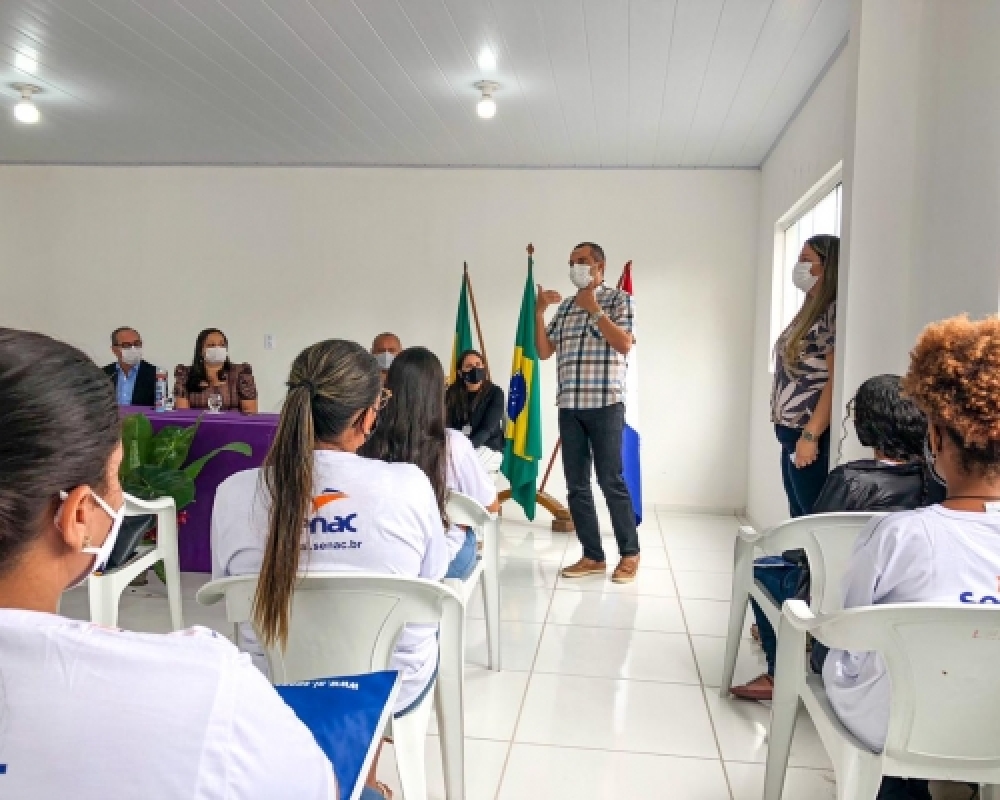 Prefeito Nicolas participou da aula inaugural de cursos ofertados gratuitamente pela Prefeitura