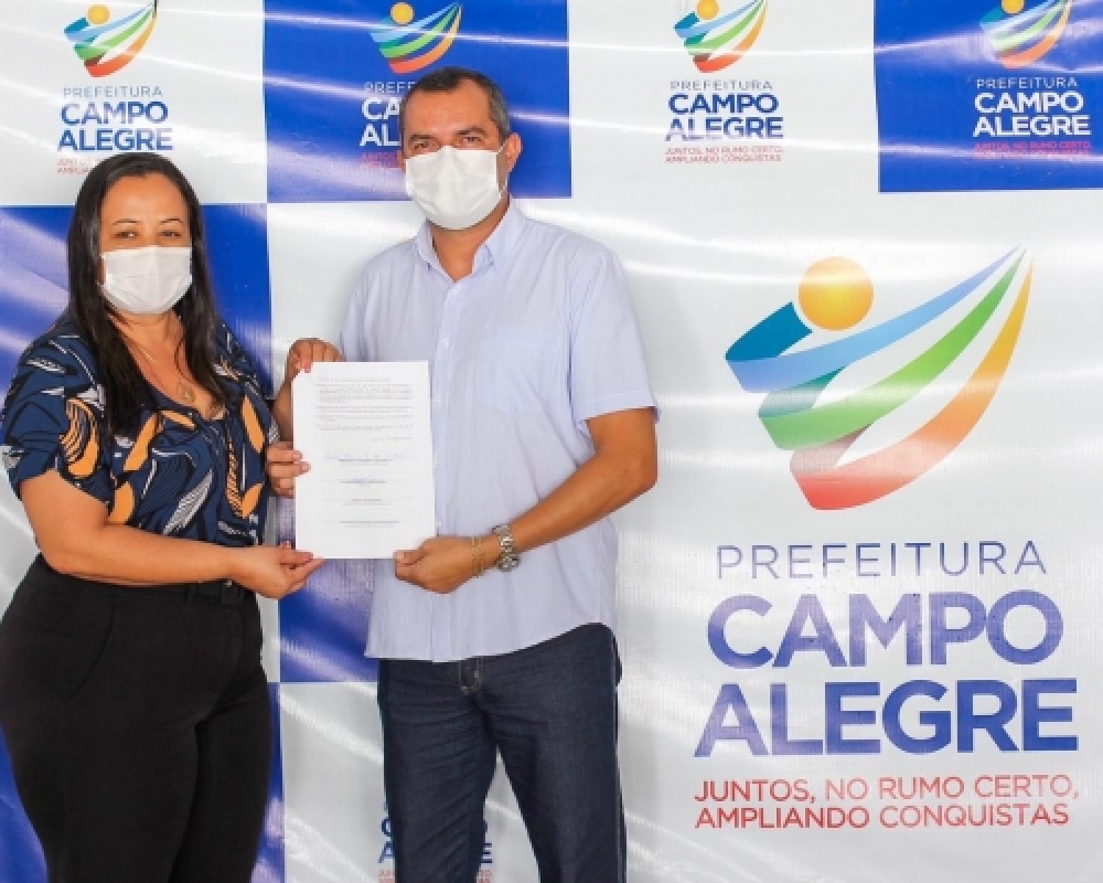 Prefeito Nicolas Pereira assina termo de adesão do Programa Escola 10 