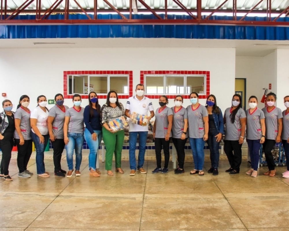Prefeito Nicolas Pereira participa da distribuição dos Kits de alimentação Escolar