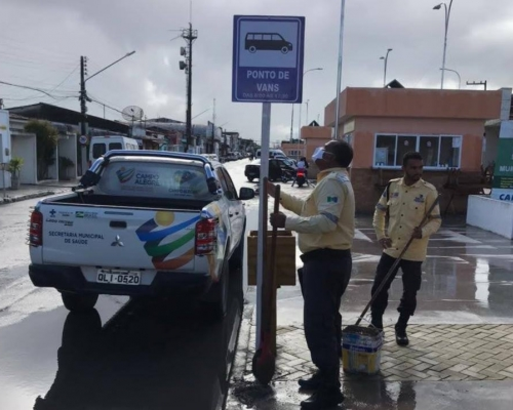 Novas placas de sinalização de trânsito são instaladas em Campo Alegre