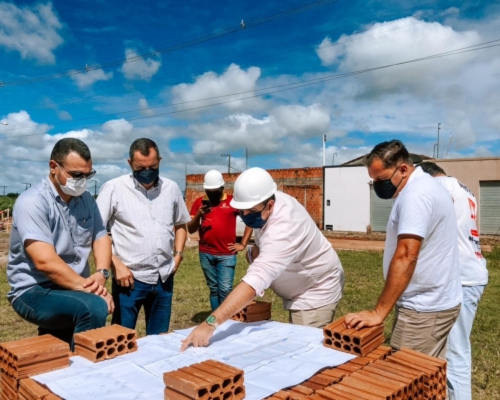 Prefeito Nicolas Pereira visita inicio das obras do Complexo Esportivo de Luziápolis 