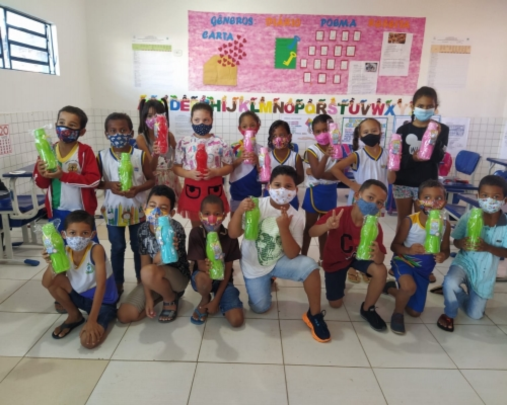 SEMED realiza distribuição de garrafinhas squeeze para alunos da Rede Municipal de Ensino