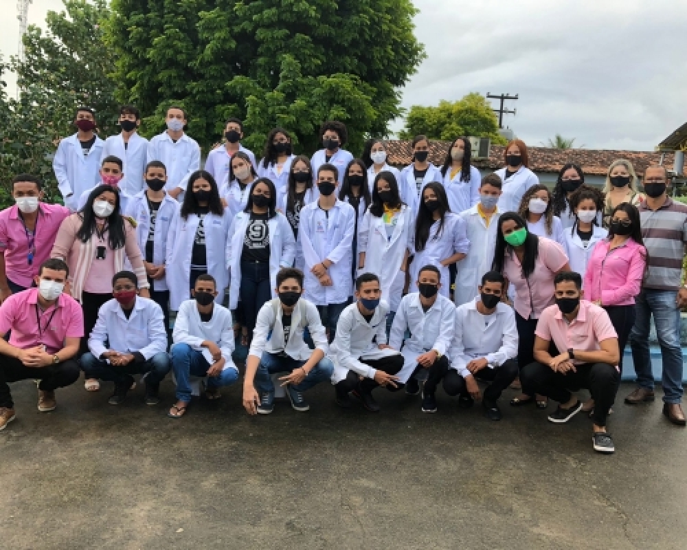 Escola Monsenhor Hildebrando realiza atividade prática em parceria com estudantes da UFAL