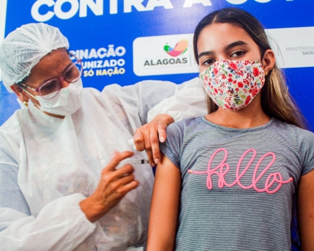 Secretaria de Saúde segue a vacinação para adolescentes com idade a partir de 12 anos