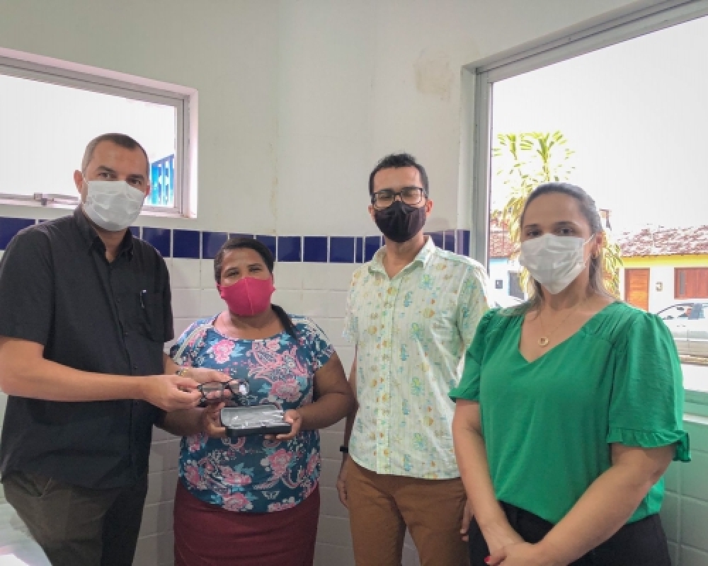 Prefeito Nicolas Pereira participou da entrega de óculos para cidadãos de Luziápolis