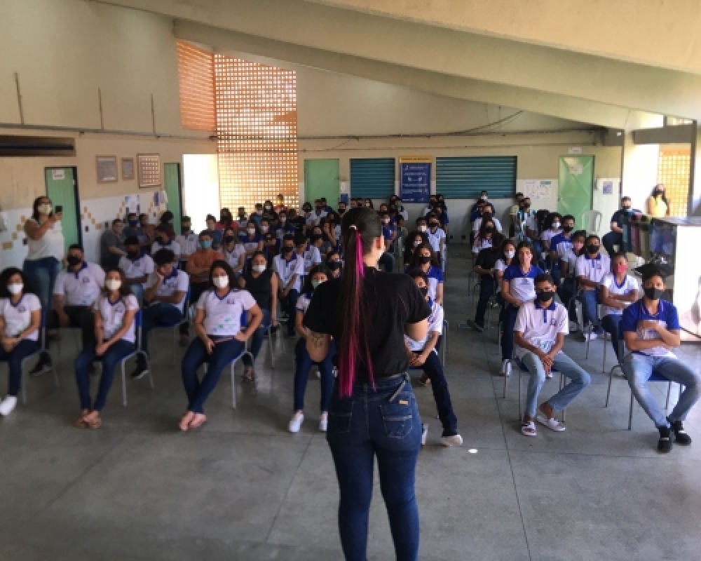 Secretaria de Saúde promove palestra para estudantes da Escola Estadual Dom Constantino 