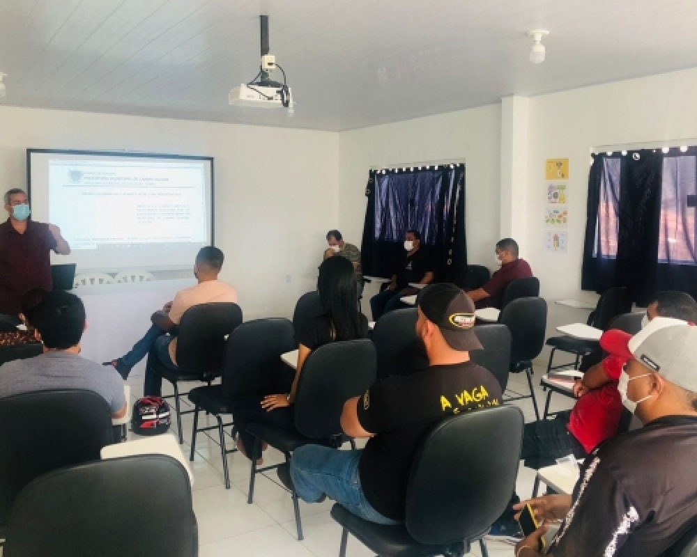 SEMED realiza reunião para apresentação da instrução normativa do transporte universitário