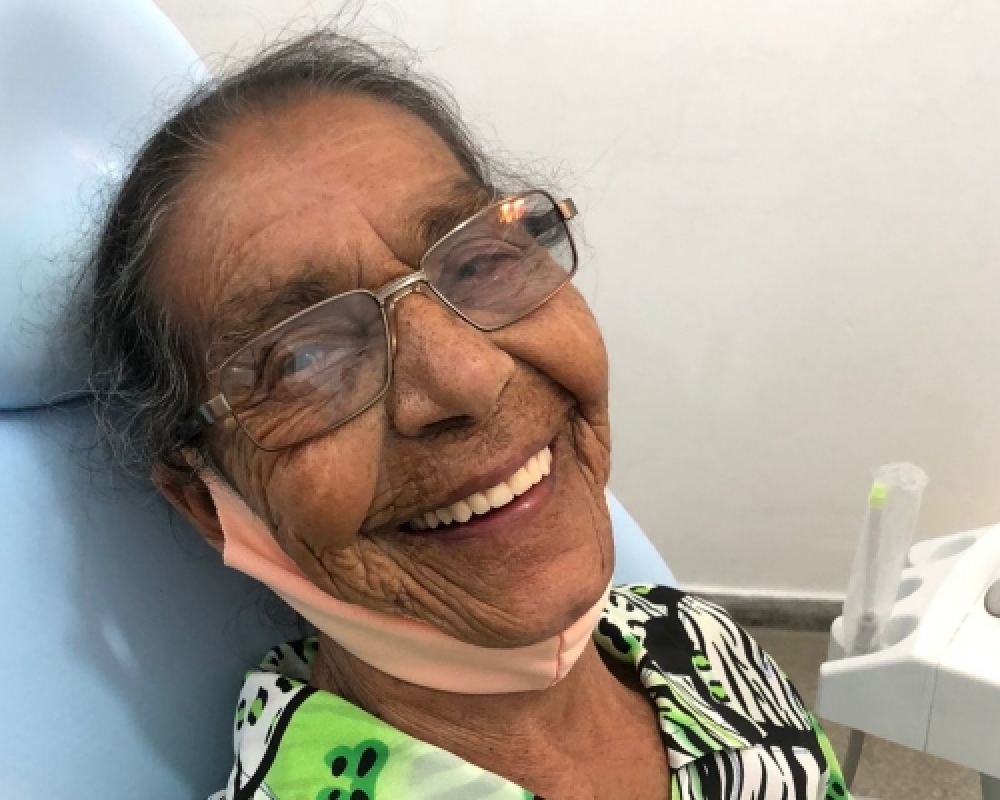 Secretaria de Saúde realizou a entrega de mais 100 próteses dentárias para a pacientes do município 